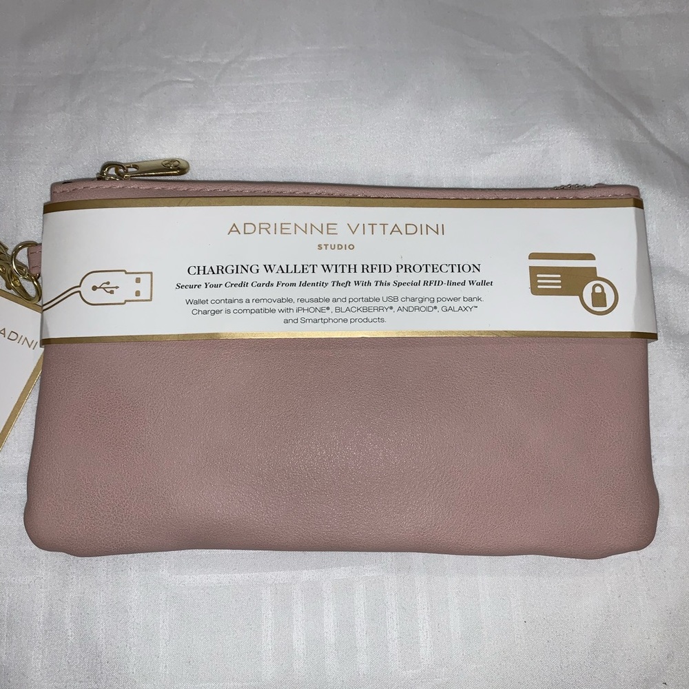 NWT Adrienne Vittadini blush charging wristlet